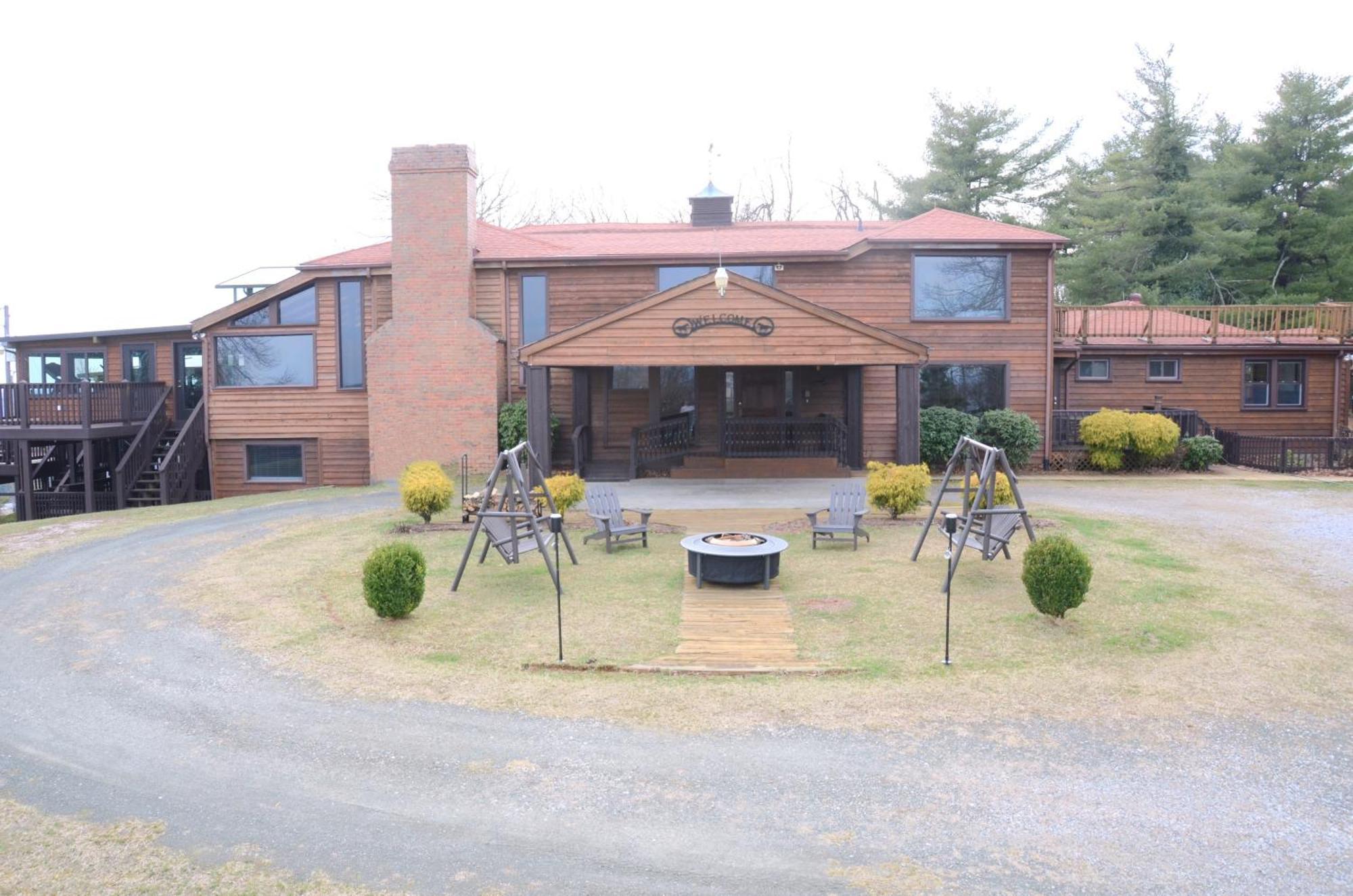 Bent Mountain Lodge Roanoke Exterior photo